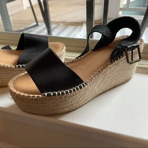 SOLUDOS Black Leather Platform Sandals